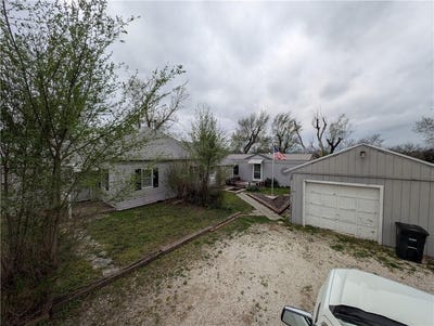 /international/us/1282-1830th-street-iola-ks-110107547376/