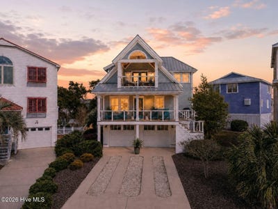 /international/us/114-leeward-court-kure-beach-nc-110105389474/