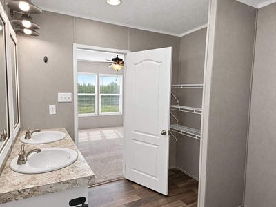 /international/us/58-charles-avenue-clarksville-tn-110120584429/