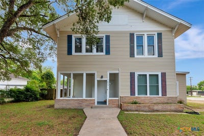 /international/us/214-hubbard-street-yoakum-tx-110099887169/