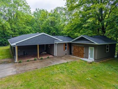 /international/us/1384-main-street-mckee-ky-110108278839/