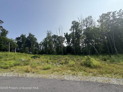 /international/us/6-st-andrews-road-clarks-summit-pa-110101424997/