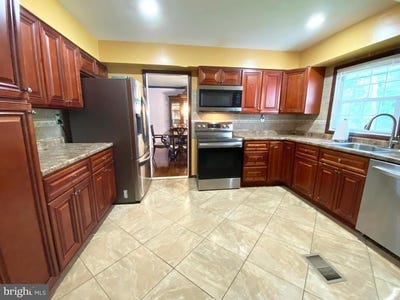 /international/us/30-winterberry-lane-willingboro-nj-110108773454/
