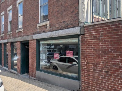 /international/us/3-tremont-street-claremont-nh-110107963610/