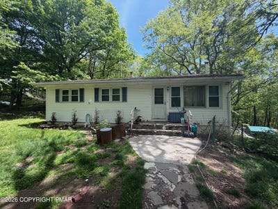 /international/us/8-laurel-lane-mount-pocono-pa-110108258132/