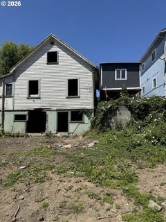 /international/us/63776-ellen-st-coosbay-or-110109001680/