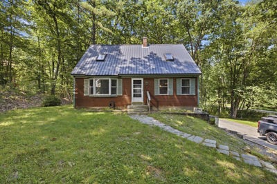 /international/us/210-fairview-drive-waterboro-me-110120482100/