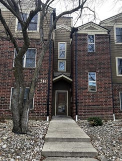 /international/us/214-glengarry-drive-bloomingdale-il-110106848704/