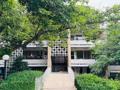 /international/us/7551-spring-lake-drive-bethesda-md-110108692859/
