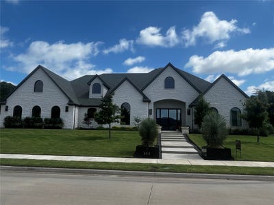/international/us/333-renaissance-lane-heath-tx-110108945423/