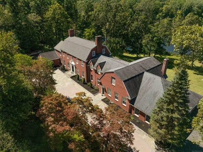 /international/us/62-64-big-bear-hill-road-new-milford-ct-110102053998/