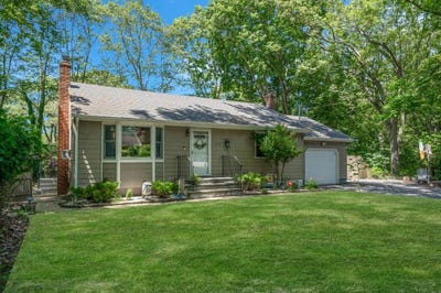 /international/us/17-magnolia-lane-miller-place-ny-110100750509/