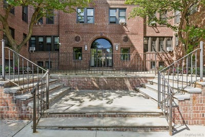 /international/us/76-66-austin-street-forest-hills-ny-110108478728/