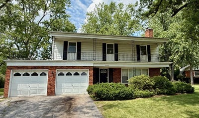 /international/us/20436-arcadian-drive-olympia-fields-il-110103368093/