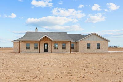 /international/us/5421-county-road-6100-lubbock-tx-110120538432/