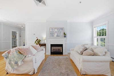 /international/us/106-farragut-way-kennebunk-me-110109023896/