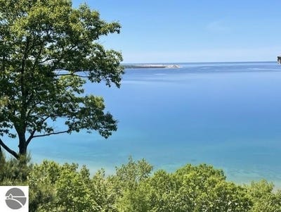/international/us/2c-pinnacle-place-glen-arbor-mi-110108575928/