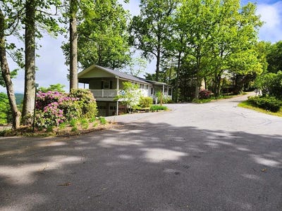 /international/us/7-lakeview-dr-hayesville-nc-110098539988/