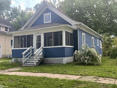 /international/us/702-s-3rd-street-fairfield-ia-110107782683/