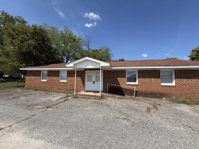 /international/us/212-s-gillespie-street-elizabethtown-nc-110108151649/