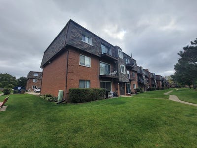 /international/us/9368-bay-colony-drive-des-plaines-il-110120686815/