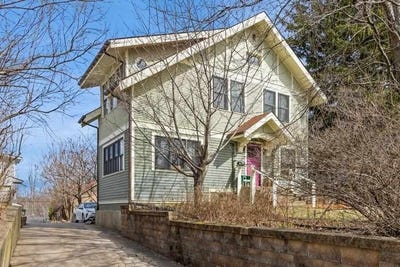 /international/us/918-e-washington-st-iowacity-ia-110101011271/