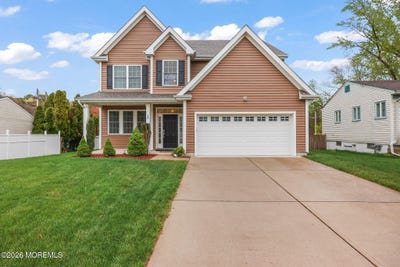 /international/us/136-southwood-drive-old-bridge-nj-110107507270/