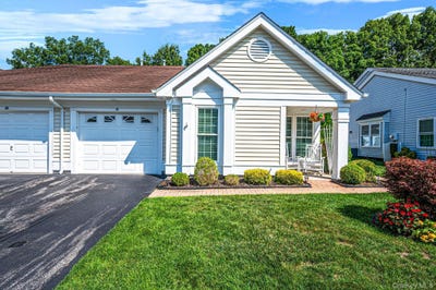 /international/us/19-sayville-court-ridge-ny-110119540495/