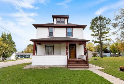 /international/us/724-3rd-st-ne-devils-lake-nd-110120458113/