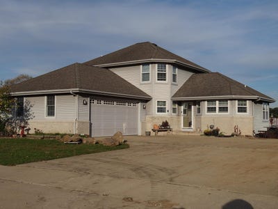 /international/us/1046-summerhill-drive-janesville-wi-110120672870/