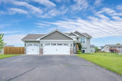 /international/us/388-dakota-avenue-roberts-wi-110108532327/
