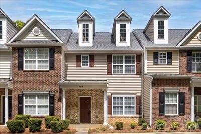 /international/us/8619-wandering-creek-way-charlotte-nc-110107285565/