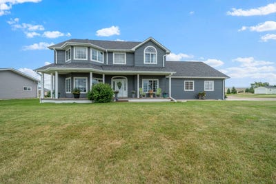 /international/us/102-w-2nd-st-graceville-mn-110109086248/
