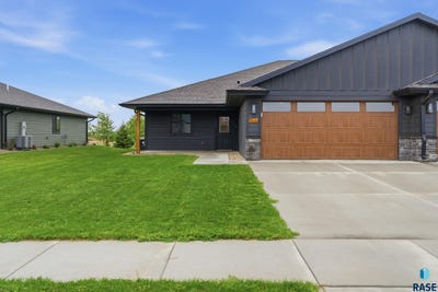 /international/us/1506-w-20th-ave-mitchell-sd-110108411935/