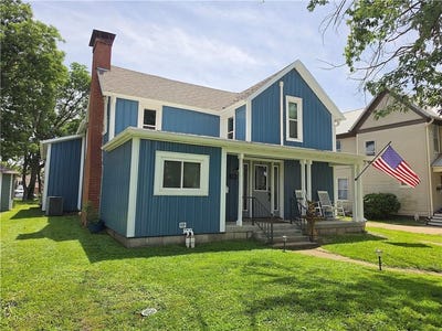 /international/us/309-s-washington-avenue-iola-ks-110108946364/