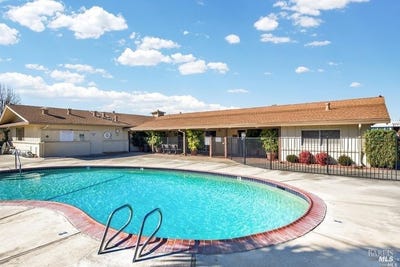 /international/us/8145-willow-street-windsor-ca-110105524264/
