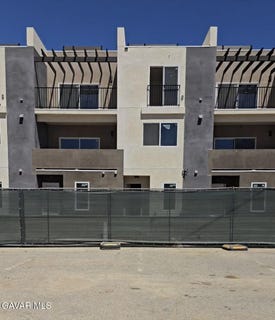 /international/us/38225-e-9th-street-palmdale-ca-110108492861/