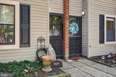 /international/us/909-bromley-estate-pine-hill-nj-110120533921/