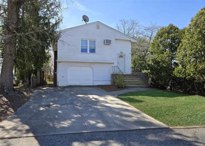 /international/us/14-uhl-street-lake-ronkonkoma-ny-110098328907/?lang=en