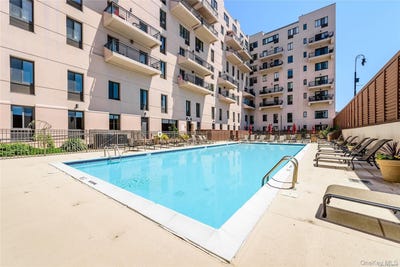 /international/us/100-w-broadway-long-beach-ny-110108234657/