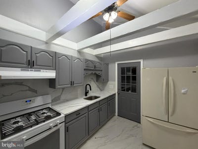 /international/us/144-washington-street-mount-holly-nj-110105426052/
