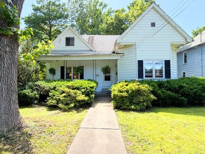 /international/us/404-n-springer-street-carbondale-il-110108532273/