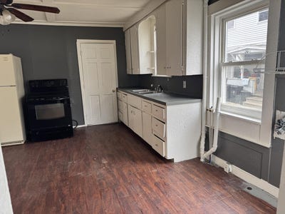 /international/us/12-gold-street-waterville-me-110101165227/