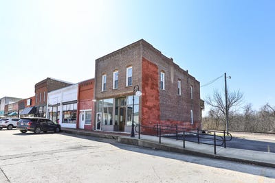 /international/us/207-w-main-street-ash-grove-mo-110106479392/