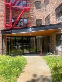/international/us/671-bronx-river-road-yonkers-ny-110109080751/