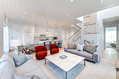 /international/us/2-spruce-court-water-mill-ny-110109188166/