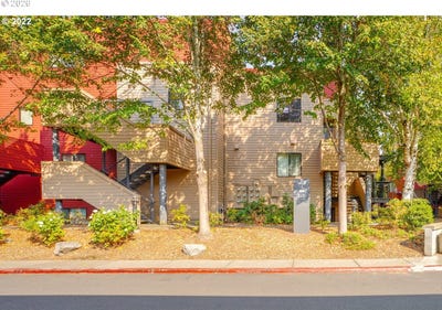 /international/us/910-nw-naito-pkwy-portland-or-110120053627/