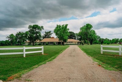 /international/us/702-e-3rd-street-elk-city-ok-110100565727/