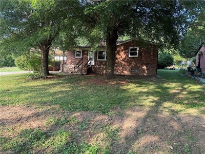 /international/us/612-school-street-walnut-cove-nc-110109165910/