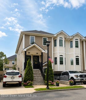 /international/us/15-wiltshire-lane-staten-island-ny-110108662651/
